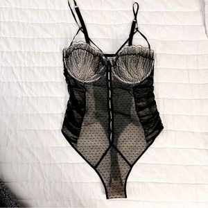Victoria’s Secret Black & Nude Lace & Mesh Underwire Teddy Bodysuit Size 34D